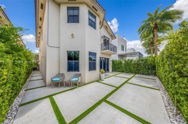 4 of 51 - 6900 Nw 106th Ave, Doral, FL