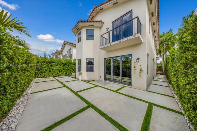 5 of 51 - 6900 Nw 106th Ave, Doral, FL