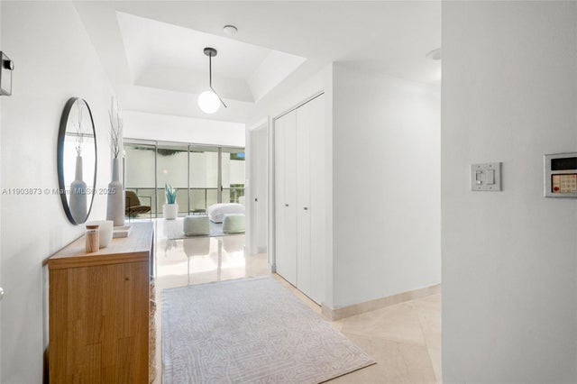 4 of 46 - 20281 E Country Club Dr M1, Aventura, FL