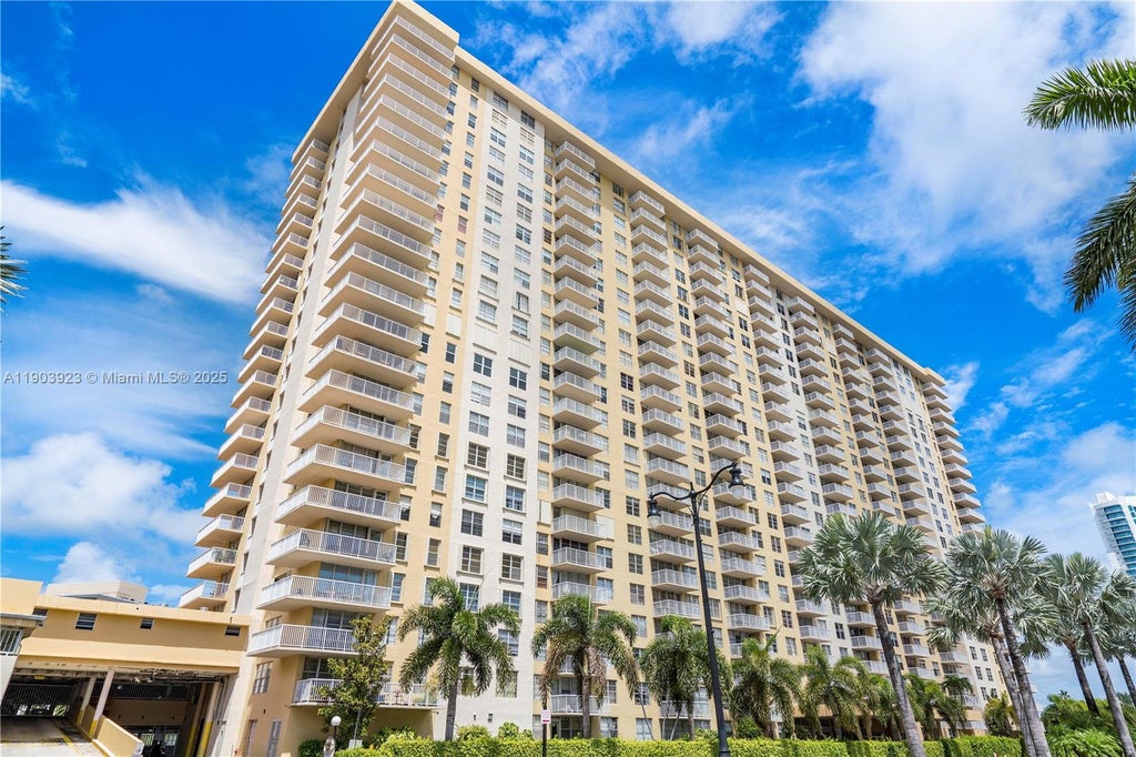231 174th St Mo-3, Sunny Isles Beach