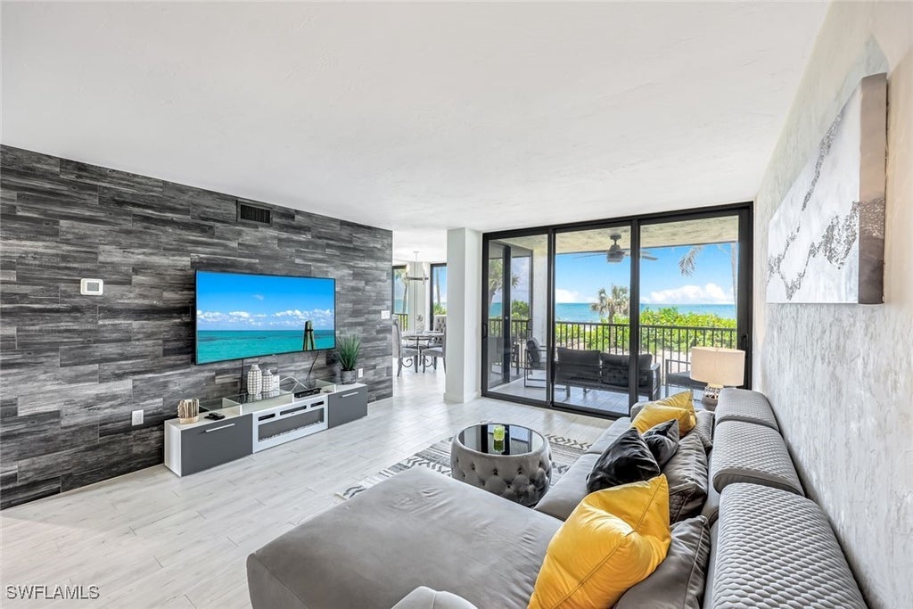 10475 Gulf Shore Dr 112, Naples