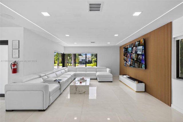 5 of 64 - 1117 Adams St, Hollywood, FL