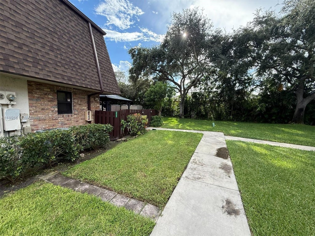 2542 Nw 99th Ave, Coral Springs