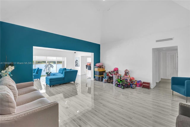 2 of 15 - 5602 White Cedar Ln, Tamarac, FL