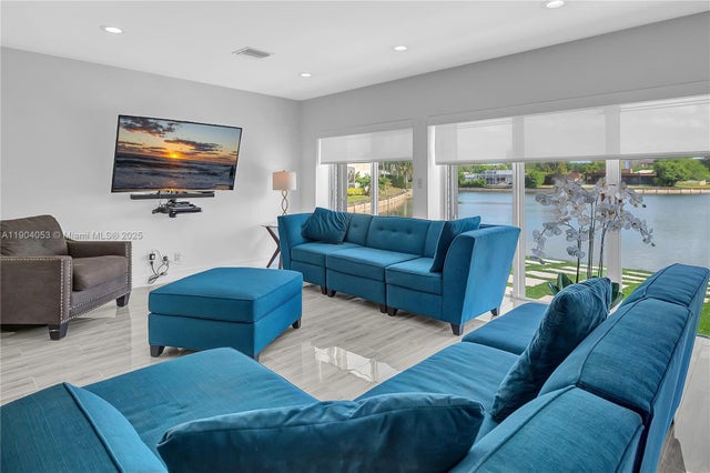 3 of 15 - 5602 White Cedar Ln, Tamarac, FL