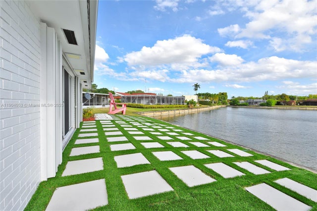 5 of 15 - 5602 White Cedar Ln, Tamarac, FL