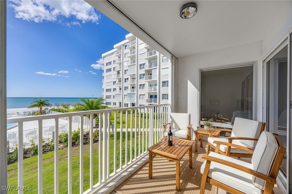 3443 Gulf Shore Blvd N 207, Naples