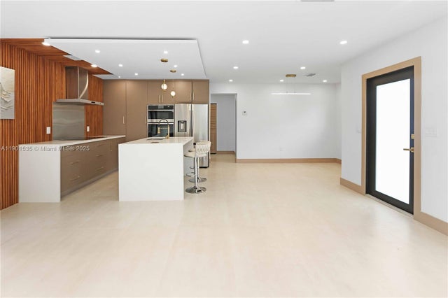 5 of 34 - 1620 Mckinley St, Hollywood, FL