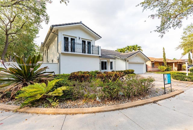 8371 Nw 166th Ter, Miami Lakes