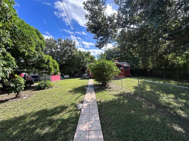 4 of 6 - 1452 Nw 41st St, Miami, FL