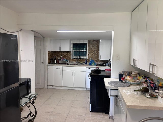 5 of 6 - 1452 Nw 41st St, Miami, FL