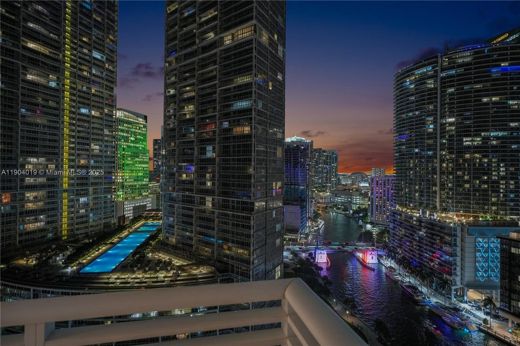 901 Brickell Key Blvd 2804, Miami