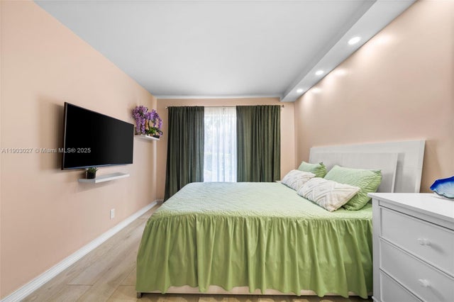 4 of 43 - 1001 Three Islands Blvd 29, Hallandale Beach, FL