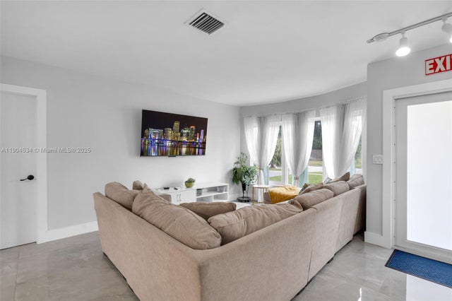 4 of 35 - 2227 Nw 65th Ave, Margate, FL