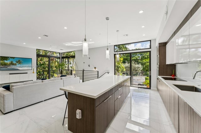 3 of 28 - 909 Ne 16th Ter 4, Fort Lauderdale, FL