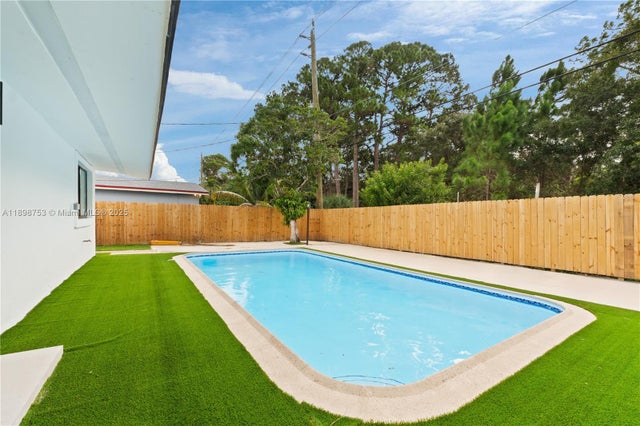 5 of 37 - 8560 Southampton Dr, Miramar, FL