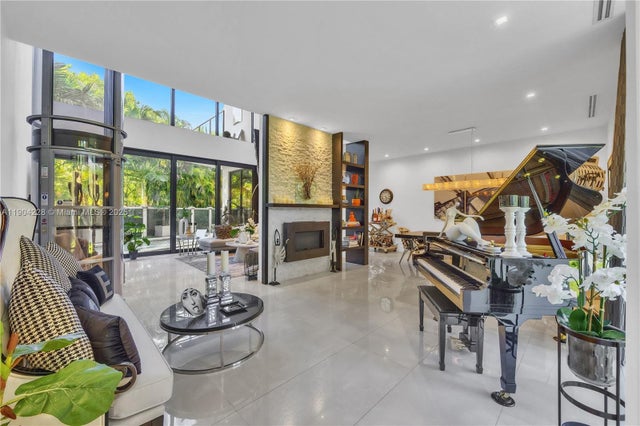 5 of 55 - 3764 Carmen Ct, Miami, FL