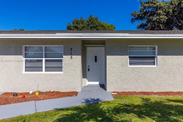 3 of 38 - 715 Sw Duval Ave, Port St Lucie, FL