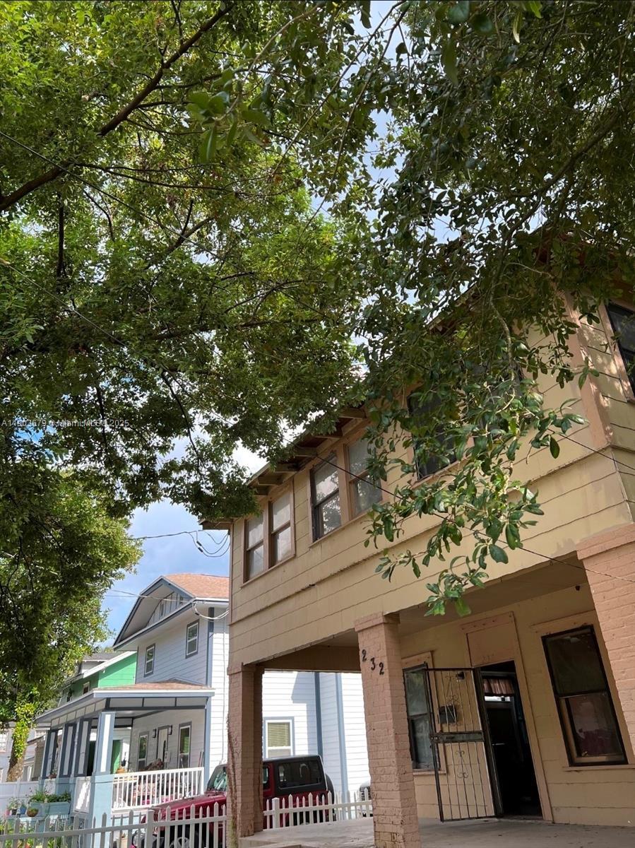 232 W 19th St, Other