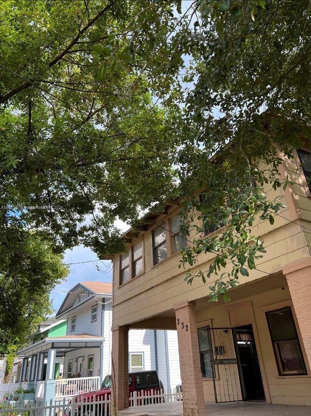 232 W 19th St, Other