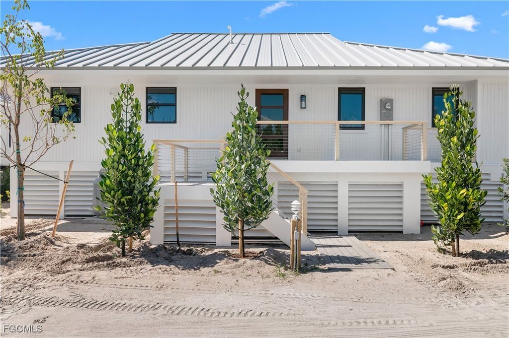 24 Beach Homes, CAPTIVA