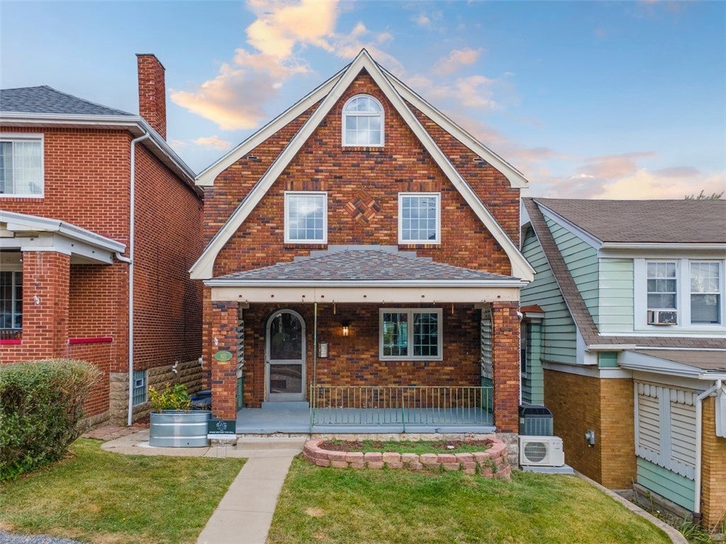 821 Rossmore Avenue, Brookline