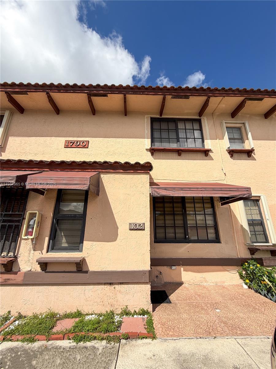 1790 Sw 122nd Pl 102-x, Miami