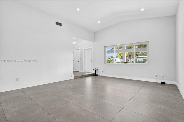 5 of 36 - 2325 Ne 194, Miami, FL