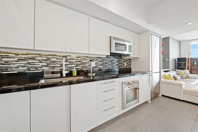 3 of 32 - 92 Sw 3rd St 3809, Miami, FL