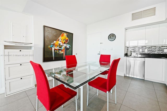 4 of 32 - 92 Sw 3rd St 3809, Miami, FL