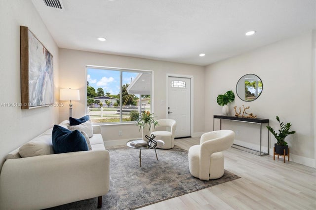 5 of 25 - 4220 Sw 21st St, West Park, FL