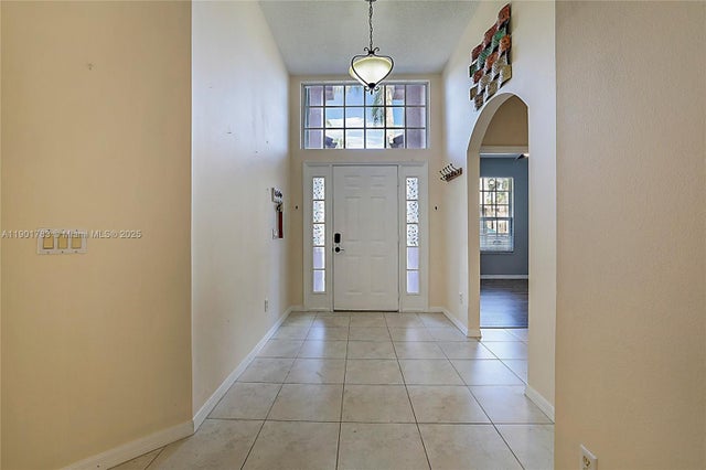 3 of 27 - 568 Sw Saint Martins Cv, Port St Lucie, FL