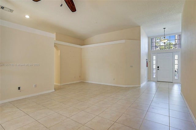 4 of 27 - 568 Sw Saint Martins Cv, Port St Lucie, FL