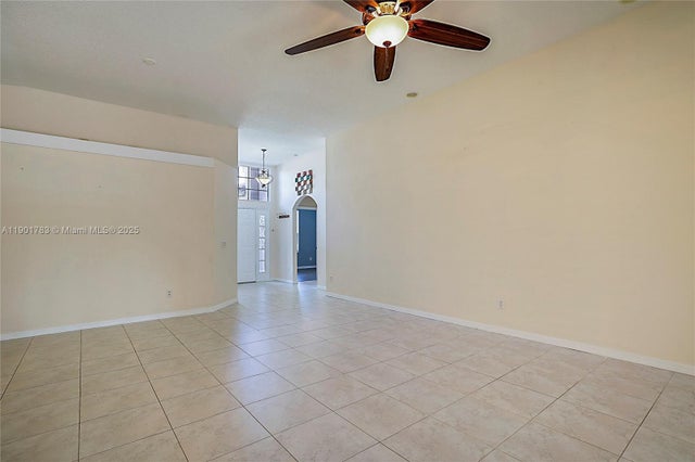 5 of 27 - 568 Sw Saint Martins Cv, Port St Lucie, FL
