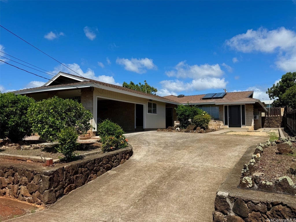 736 Puu Hina Place, Pearl City