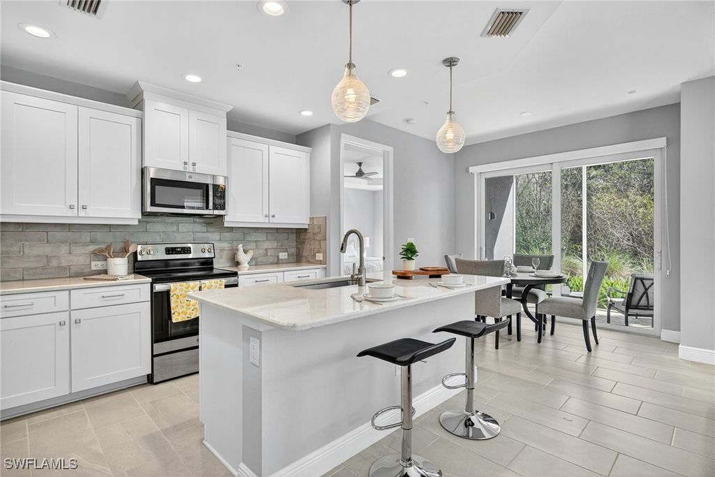 2554 Seychelles Dr 904, Naples