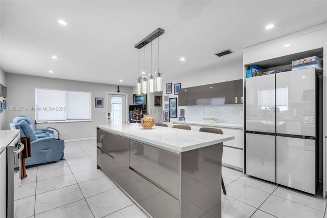 210 Nw 59th Ave, Miami