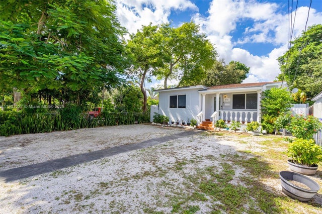 4 of 26 - 210 Nw 59th Ave, Miami, FL