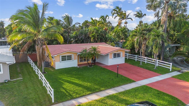 2 of 40 - 2000 N 44th Ave, Hollywood, FL