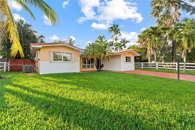 4 of 40 - 2000 N 44th Ave, Hollywood, FL