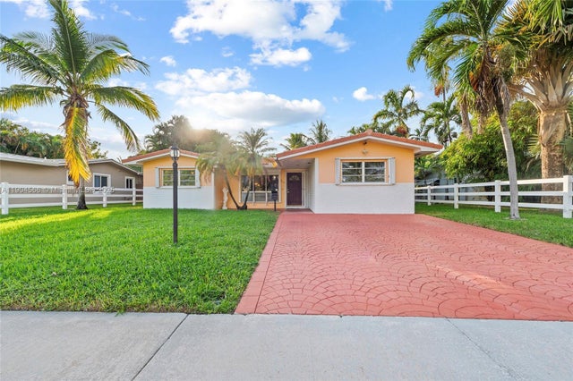 5 of 40 - 2000 N 44th Ave, Hollywood, FL