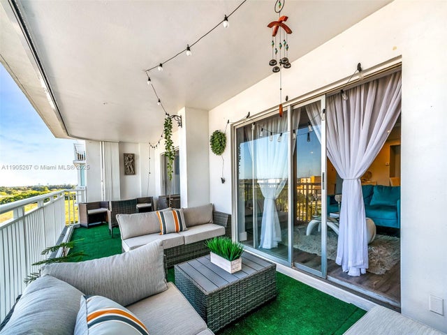 3800 Hillcrest Dr 907, Hollywood