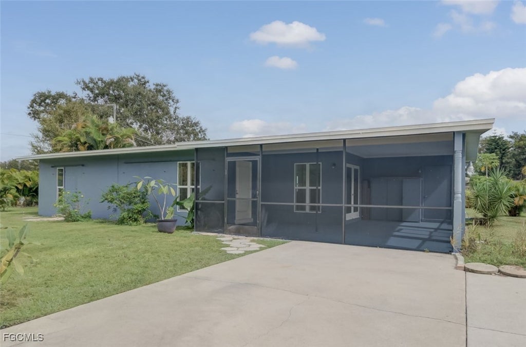 345 Georgia Ln, Fort Myers