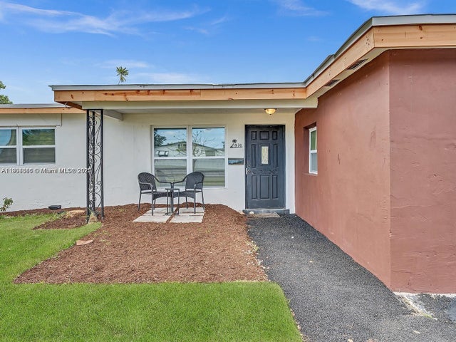 2 of 48 - 1530 N 56th Ave, Hollywood, FL