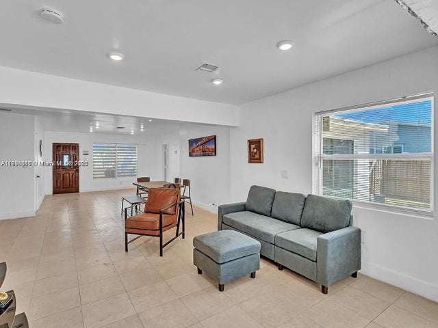 4 of 48 - 1530 N 56th Ave, Hollywood, FL