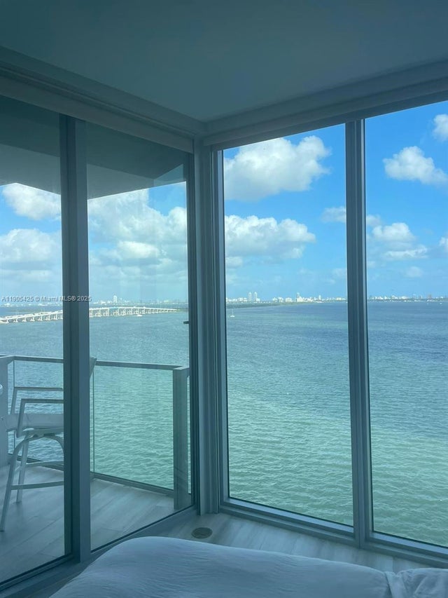 3 of 21 - 2900 Ne 7th Ave 906, Miami, FL