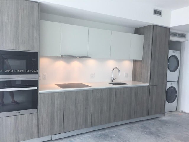 4 of 21 - 2900 Ne 7th Ave 906, Miami, FL