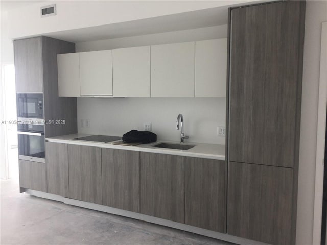 5 of 21 - 2900 Ne 7th Ave 906, Miami, FL