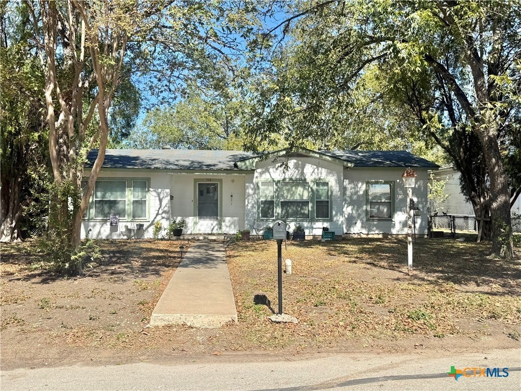 1068 E Walnut Street, Seguin