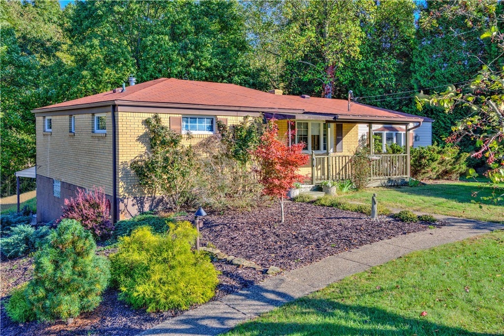 135 Paul Street, Economy